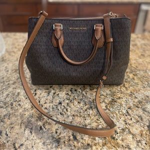 Michael Kors: Valerie Medium Logo Satchel